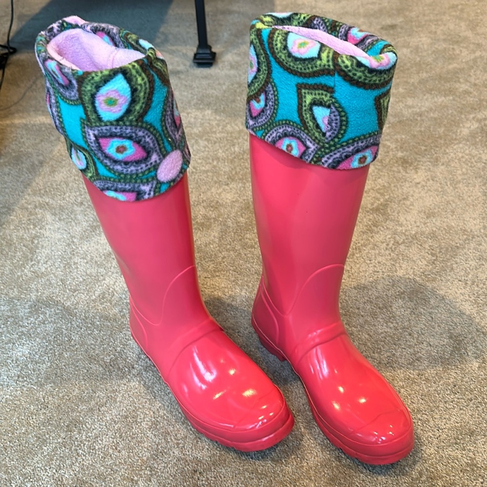 Pink Hunter boots size 10.